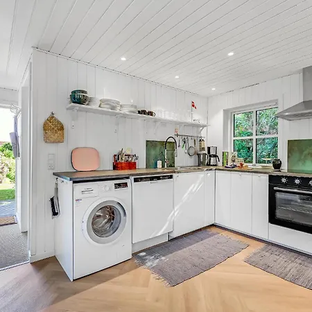 別荘 2 Bedroom Awesome In カーテミンド