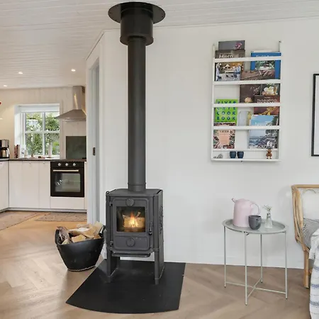 別荘 2 Bedroom Awesome In カーテミンド